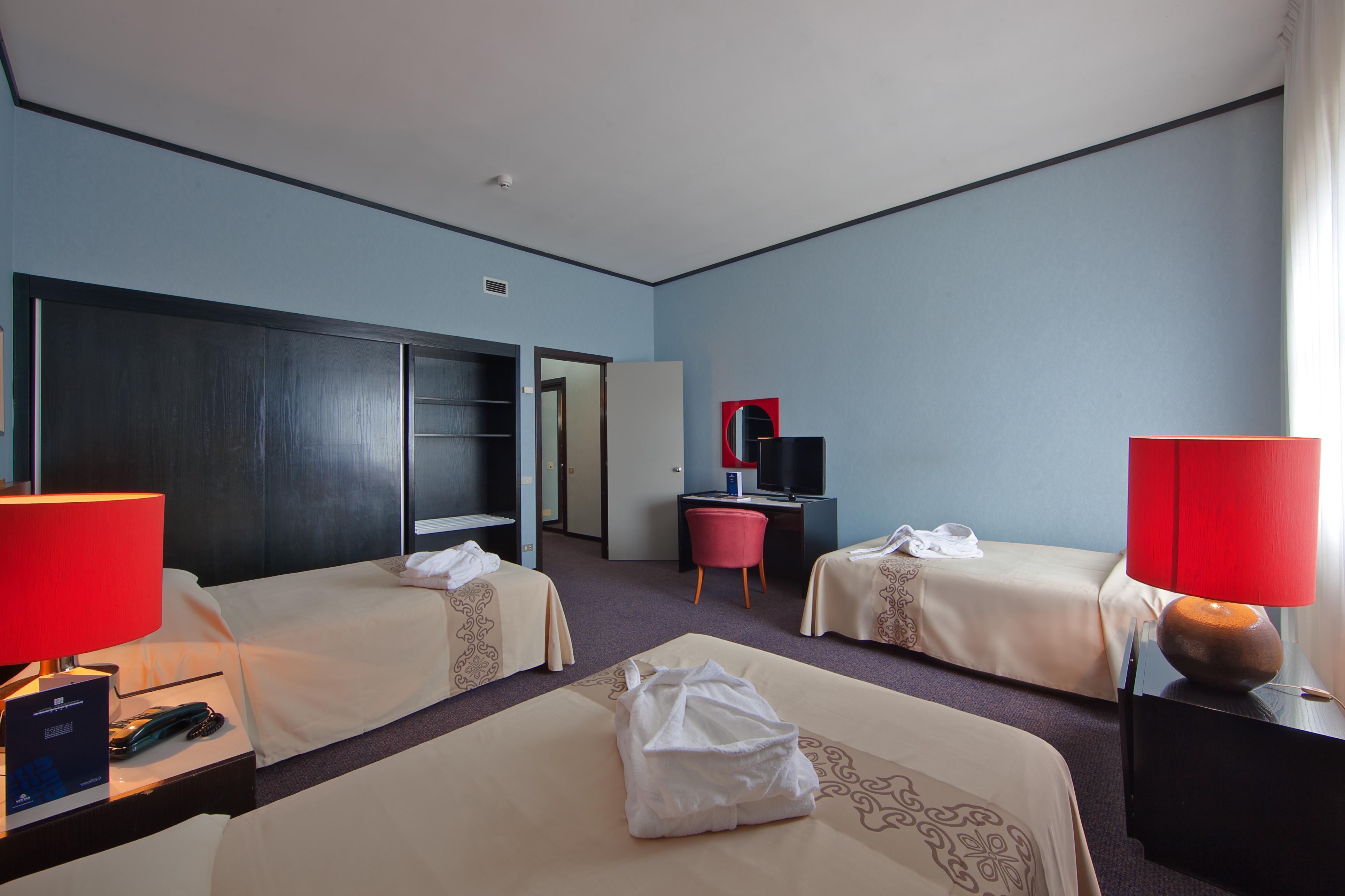 Mercure Hotel President Lecce Esterno foto