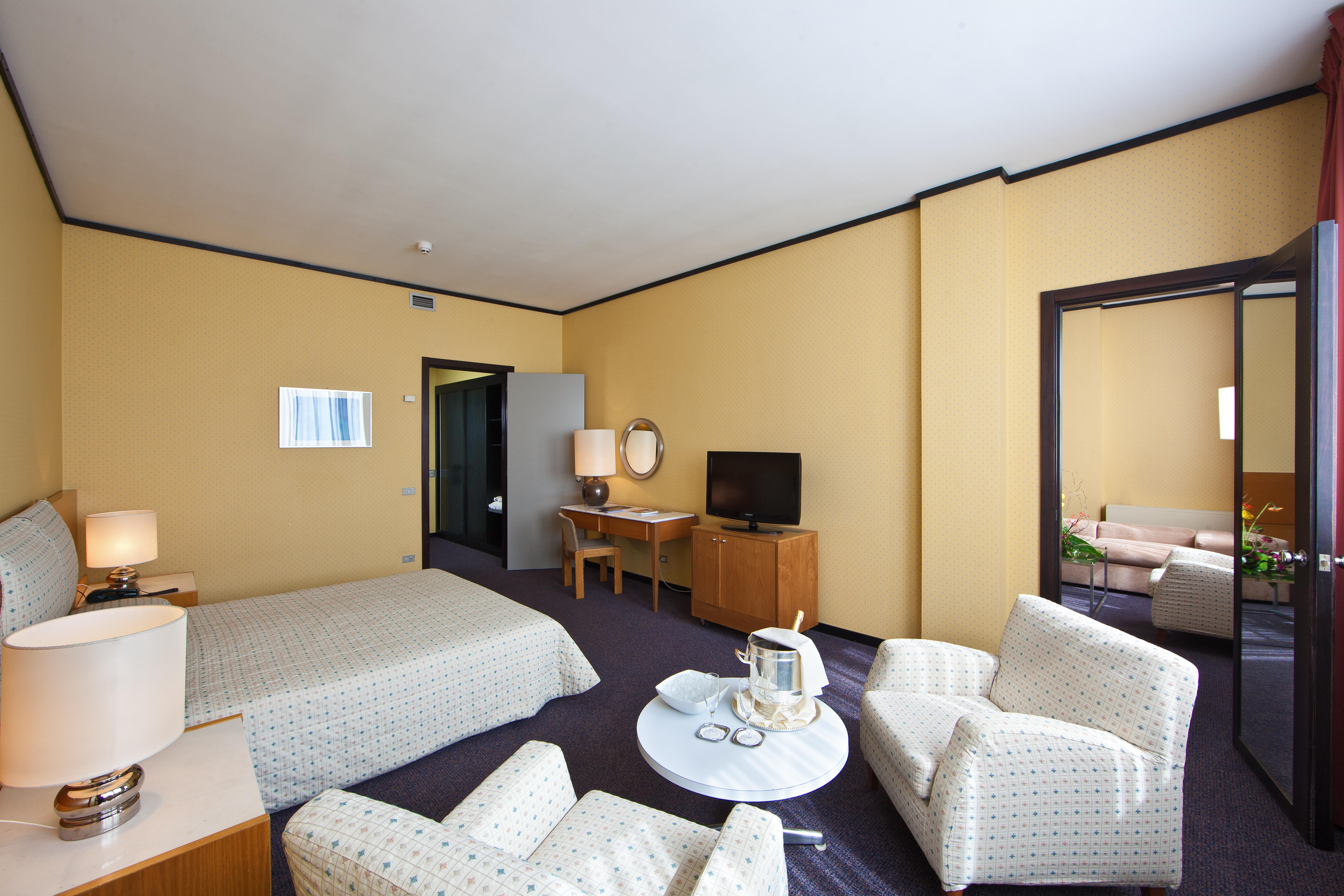 Mercure Hotel President Lecce Esterno foto