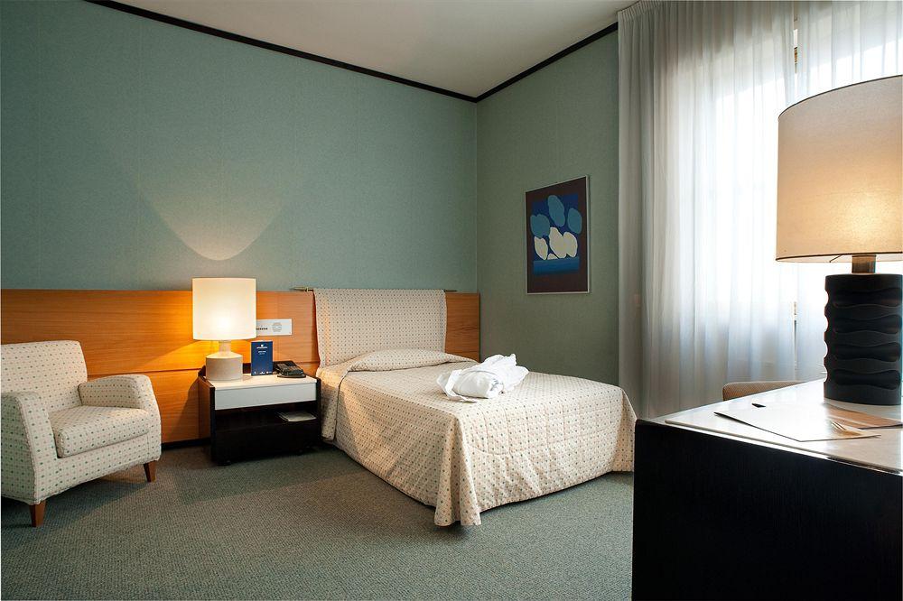 Mercure Hotel President Lecce Esterno foto