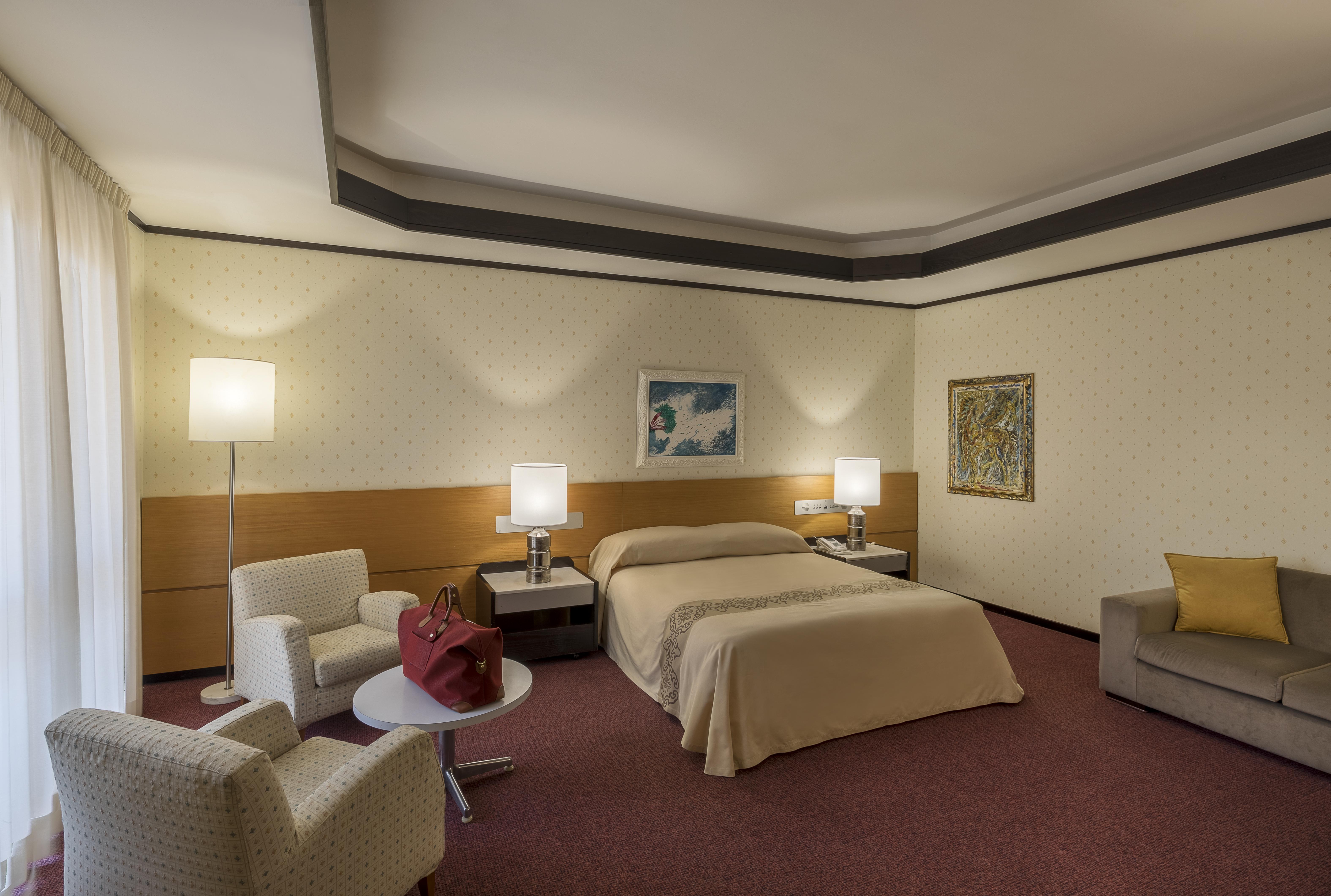 Mercure Hotel President Lecce Esterno foto