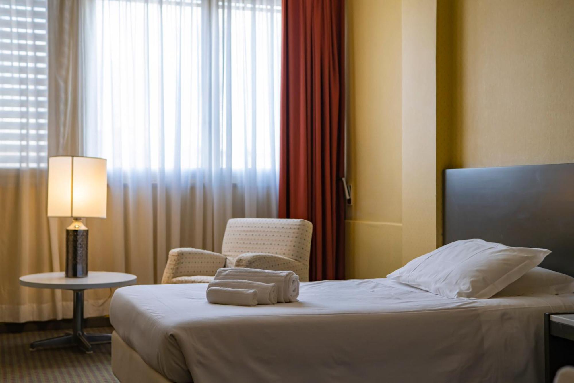 Mercure Hotel President Lecce Esterno foto