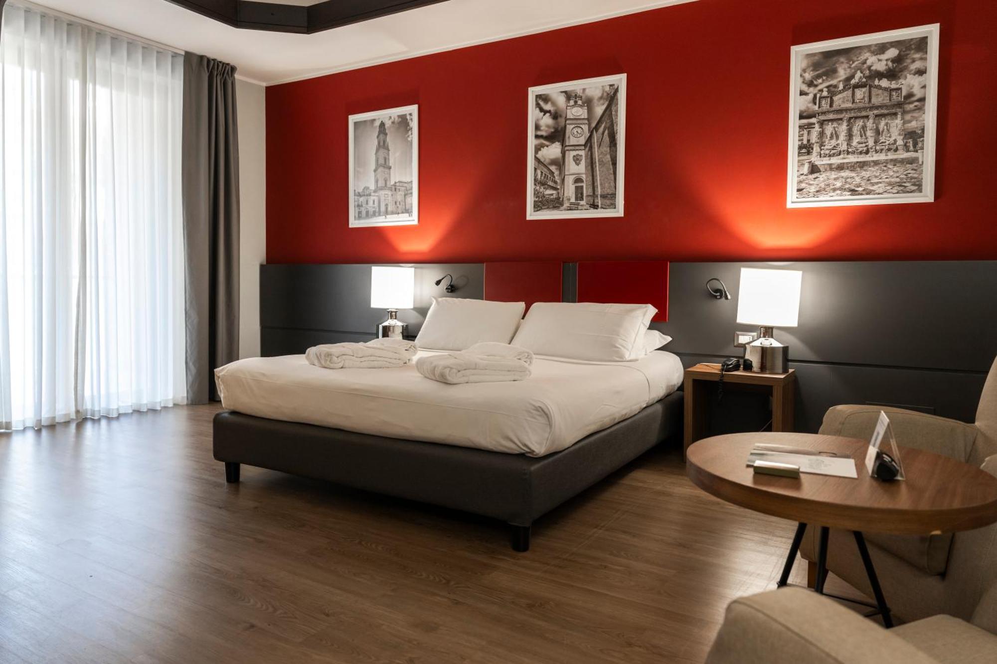 Mercure Hotel President Lecce Esterno foto